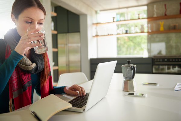woman drinking water to improve concentration